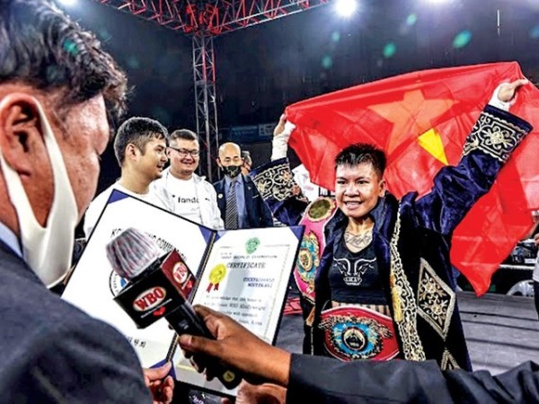 Từ cô bé bán vé số đến nhà vô địch quyền Anh chuyên nghiệp WBO thế giới