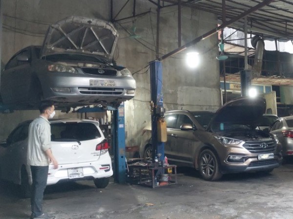 Vợ chồng trẻ vỡ mộng ô tô về quê ăn Tết vì trót mua xe cũ 20 năm tuổi