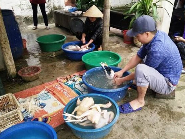 Dịch vụ rửa xe, làm thịt gà thuê 'hốt bạc' ngày Tết