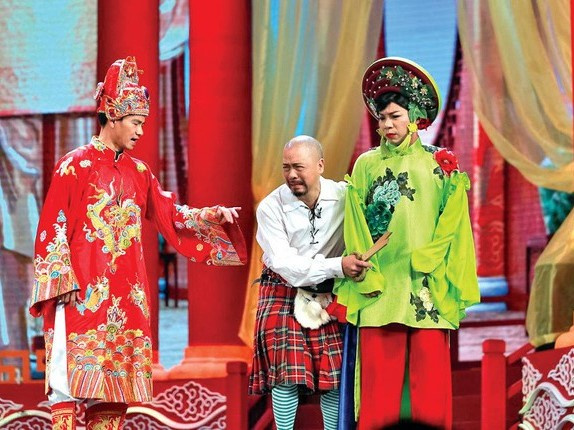Kể chuyện nhà thiết kế 10 năm làm trang phục Táo quân