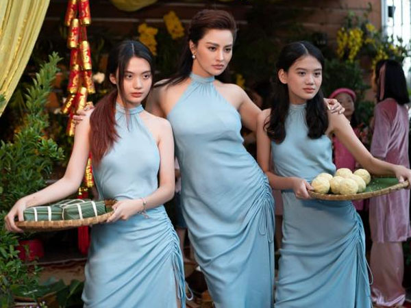 Vũ Thu Phương lên đồ lộng lẫy cho các con, ông xã đại gia hiếm hoi xuất hiện cùng gói bánh chưng ngày cuối năm