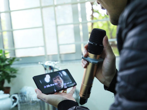 Nếu không muốn mất cả trăm triệu đồng, đừng hát Karaoke quá to ngày Tết