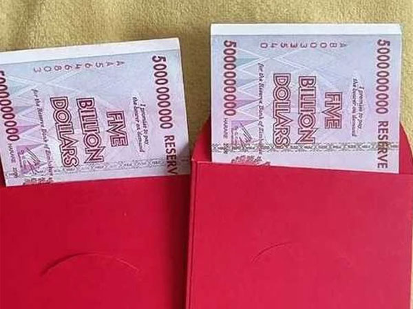 Lì xì sớm cho cháu tận '5 tỷ', người đàn ông bị 'ném đá' vì lý do khó ngờ