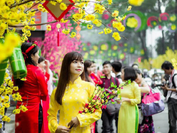 Mùng 2 Tết xuất hành hướng, giờ nào đón may mắn, phúc lộc?