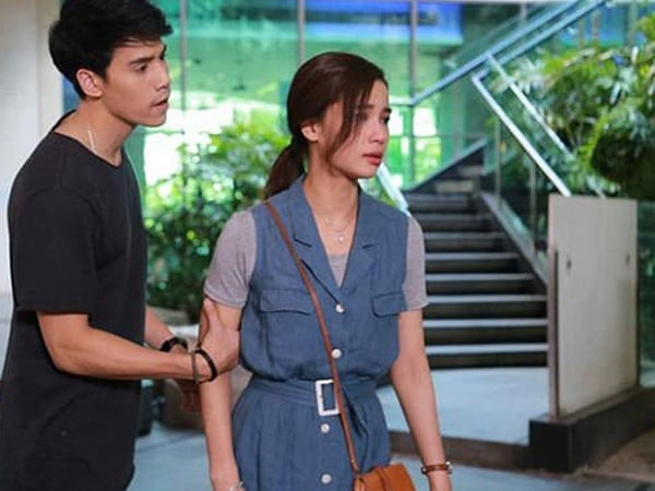 Ngay ngày đầu tiên của năm, đại gia đình đang sum họp, vợ tôi 'biểu tình' đòi được trả lương