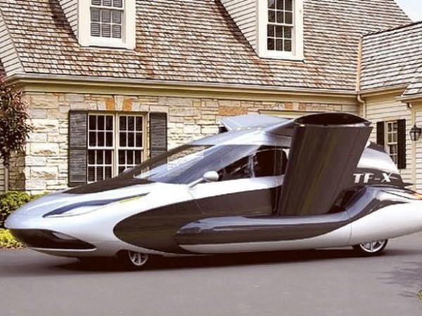 Vi vu chuyến ô tô bay: 2 phút biến hình, tốc độ gần 200 km/h