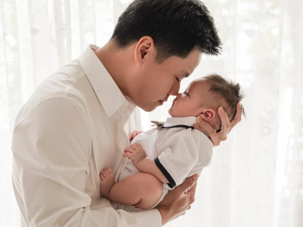 Ngoại hình bụ bẫm của quý tử 5 tháng tuổi nhà Phan Thành - Primmy Trương: Đôi má trắng hồng phúng phính