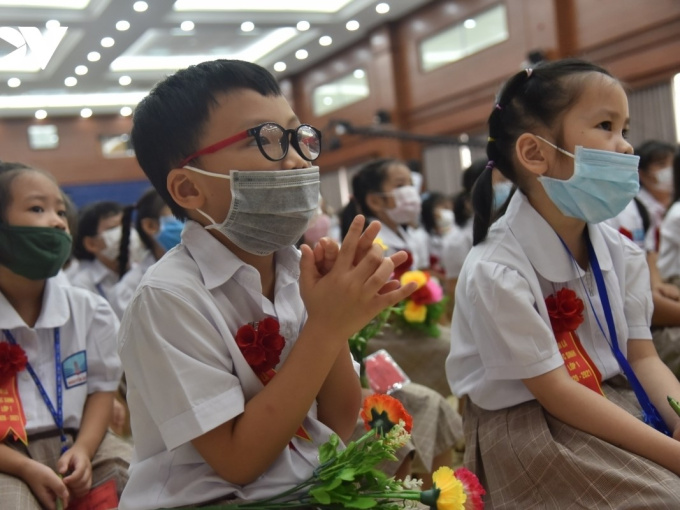 Học sinh từ lớp 1 đến lớp 6 thuộc 18 huyện, thị xã của Hà Nội trở lại trường học trực tiếp