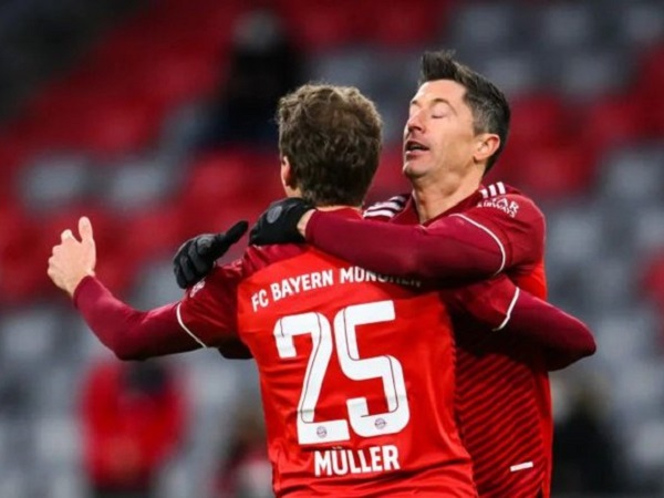 Thắng nghẹt thở Leipzig bằng bàn phản lưới, Bayern vững vàng trên đỉnh