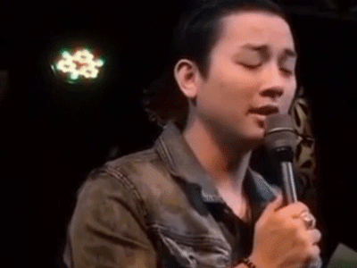Clip: Hoài Lâm hát live đầy mùi mẫn ca khúc nhạc Xuân, giọng hát thổn thức khiến netizen mê mẩn