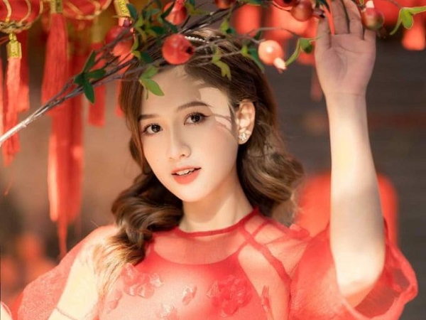 Nhan sắc cực phẩm của nữ MC VTV từng đóng MV ca nhạc lọt top 1 trending YouTube