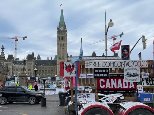 Thủ đô Canada ban bố tình trạng khẩn cấp