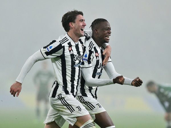 Vlahovic và Zakaria cùng ghi bàn ngày ra mắt Juventus