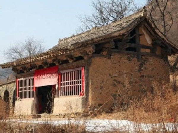 Cổ nhân nói 'Thà ở trong mộ cổ còn hơn đêm về ở trong miếu hoang', tại sao ngôi chùa cổ kính lại đáng sợ hơn ngôi mộ hoang?