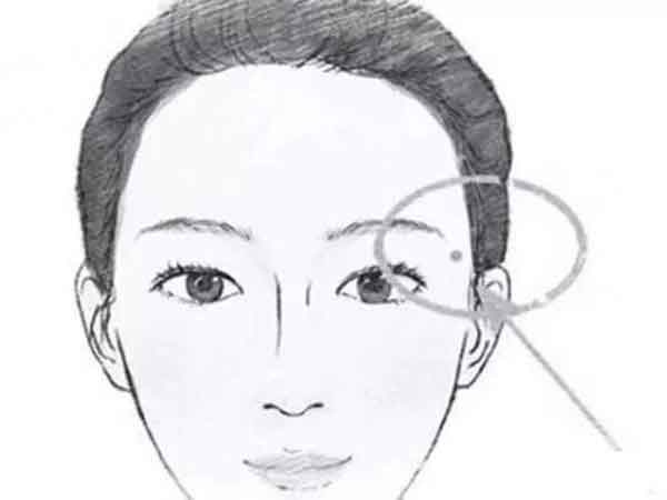Phụ nữ sở hữu 5 nốt ruồi này trời sinh may mắn, sống trong nhung lụa, hưởng hạnh phúc tuổi già