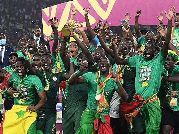 Mane đánh bại Salah, Senegal lần đầu vô địch AFCON