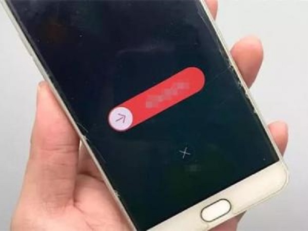Có nên tắt điện thoại trước khi đi ngủ? Rất nhiều người đã làm sai, hãy học cách đúng và nói với người thân để nâng cao kiến ​​thức