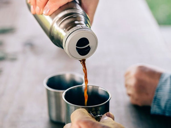 Người đàn ông qua đời vì ung thư gan, BS chỉ ra nguyên nhân từ chiếc phích giữ nhiệt kém chất lượng 'biến' nước uống thành 'thuốc độc'