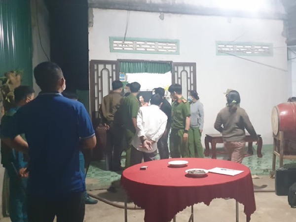 Nhậu say, em đâm chết anh ruột khi can ngăn