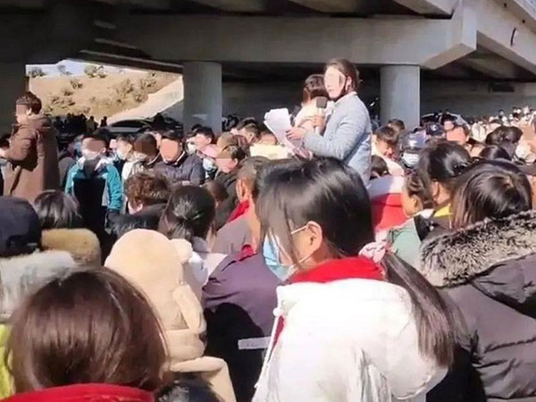 Lễ 'kén chồng' 5 nữ - 100 nam, tỉ lệ chọi như thi đại học