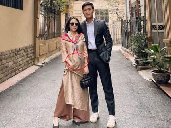 Vợ sắp cưới của tiền vệ Lương Xuân Trường có động thái khó hiểu sau khi lộ vòng hai to lùm lùm