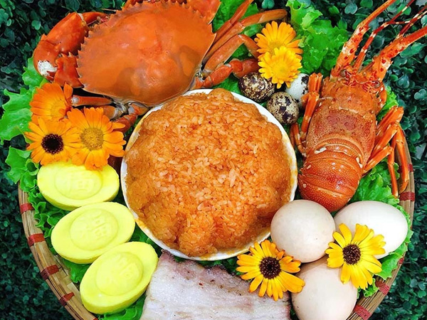 Mâm cỗ hải sản, bánh kem bạc triệu được dân tình săn lùng về cúng vía Thần Tài