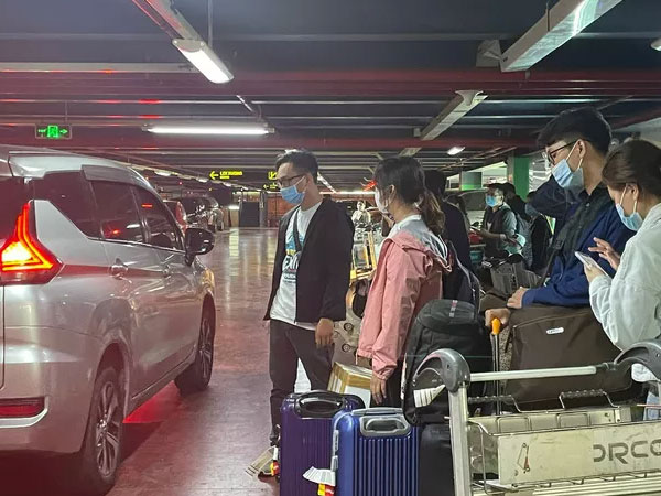 Vật vạ vì taxi ở sân bay Tân Sơn Nhất: Khách đông nên... trở tay không kịp!