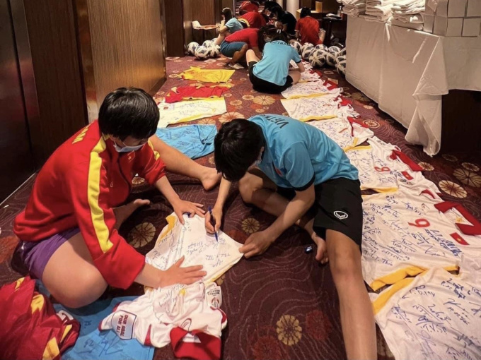 ĐT nữ Việt Nam làm việc ý nghĩa trước khi 'mang vé World Cup' về nước