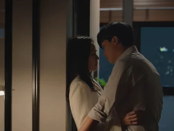 Son Ye Jin tái xuất trong phim mới Tuổi 39, ngay vừa tập 1 đã rủ bạn diễn 'lăn giường' cực táo bạo