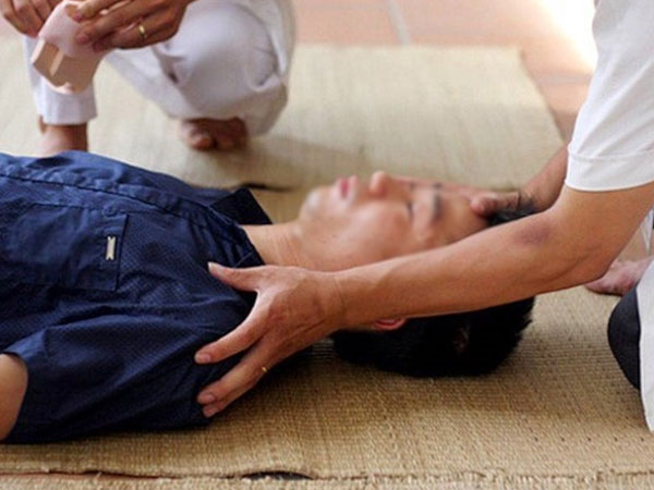 Nam thanh niên đột quỵ 'ra đi' giữa đêm, BS cảnh báo 5 việc tuyệt đối tránh làm trước khi đi ngủ