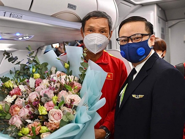 Trở về nước, tuyển nữ Việt Nam được mừng công khi nào, ở đâu?