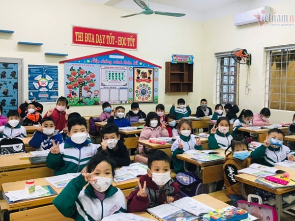 Lần đầu được đến trường, học sinh lớp 1 bỡ ngỡ đi nhầm lớp