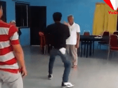 Võ sư khoe nội công 'điện giật' như trò hề, bị làng võ Việt chỉ trích thậm tệ