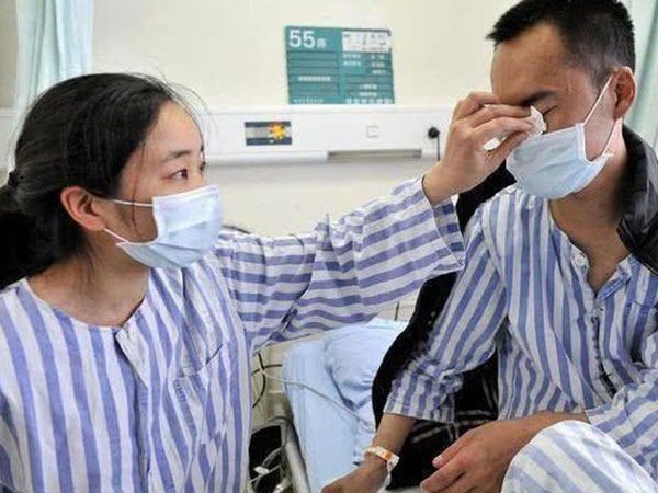 Cặp vợ chồng lần lượt bị ung thư gan: 'Thủ phạm' chính là thói quen dùng đũa nguy hiểm, đáng tiếc nhiều gia đình Việt mắc phải