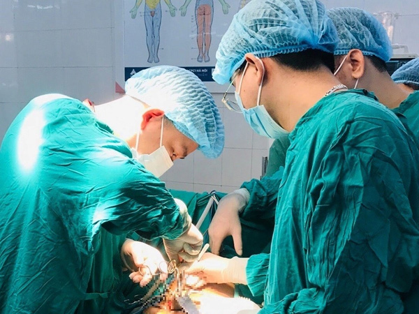 Đến khám muộn do ngại dịch Covid-19, bé trai 14 tuổi phải cắt bỏ tinh hoàn