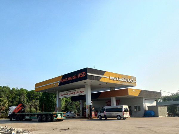 Nhiều người không đổ được xăng, liền gọi Cục Quản lý thị trường Bình Dương