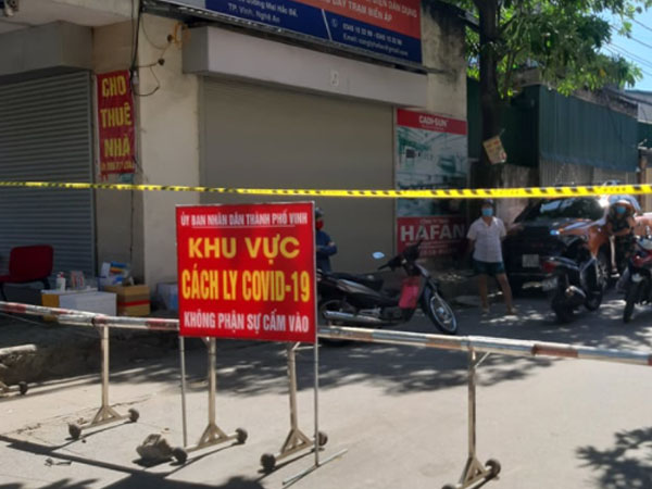 Lơ là chống dịch, Chủ tịch xã bị đình chỉ công tác