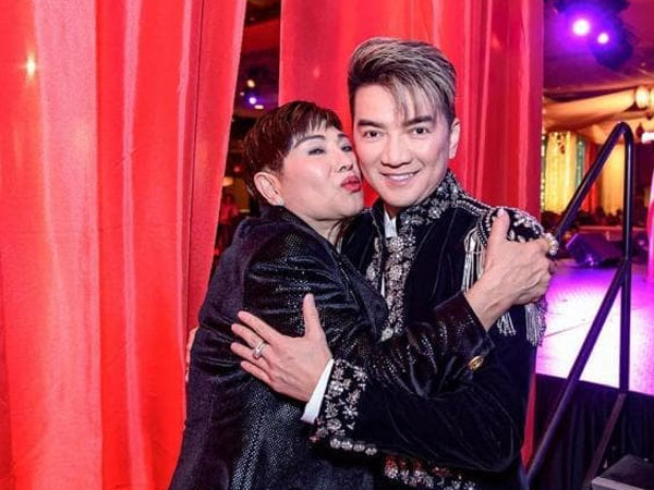 Sau loạt lùm xùm ly hôn Đàm Vĩnh Hưng, bầu show Liên Phạm đi xem đêm diễn đầu năm của nam ca sĩ tại Mỹ
