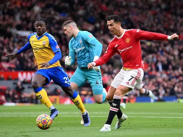 Ronaldo nối dài trận tịt ngòi, MU chia điểm Southampton