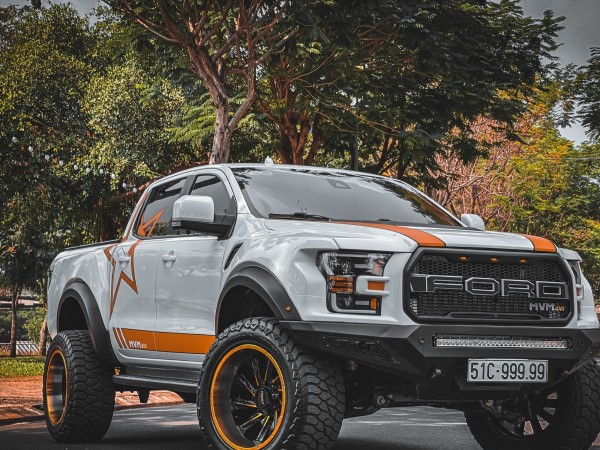 Dân chơi Sài Gòn chi 1 tỷ độ Ford Ranger biển ngũ quý 9 lên F150 Raptor