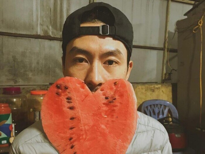 Chưa đến Valentine nhưng Đen Vâu đã 'thả tim' cho ai đó, netizen rần rần chúc mừng nam rapper