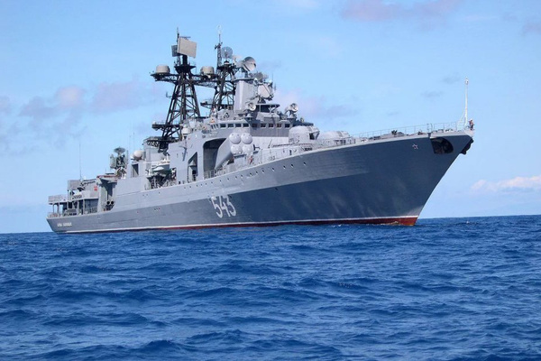 Mỹ phản ứng vụ tàu ngầm bị Nga xua đuổi, nhiều nước sơ tán sứ quán khỏi Ukraina