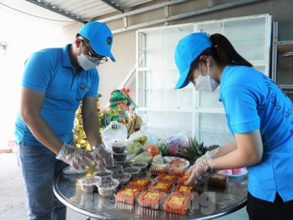 Dịch vụ làm mâm cỗ online đắt hàng dịp Rằm tháng Giêng