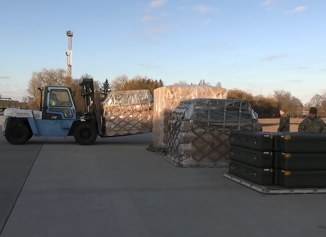 Hình ảnh Ukraina nhận lô tên lửa phòng không từ Mỹ
