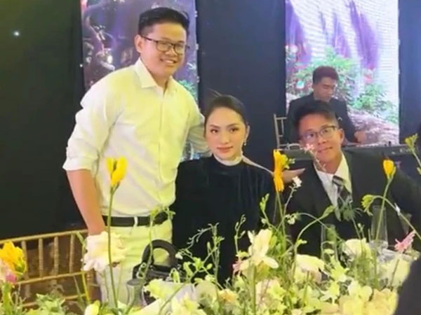 Bắt trọn khoảnh khắc Hương Giang - Matt Liu 'tình tứ' bên nhau tại một sự kiện