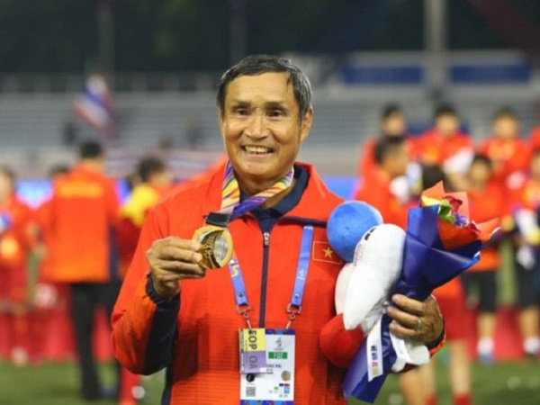 VFF 'lách luật' thế nào để HLV Mai Đức Chung dẫn dắt đội tuyển nữ dự World Cup 2023