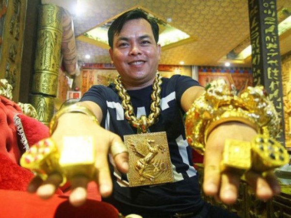 Những 'đại gia' thích khoe vàng và cái kết bất ngờ