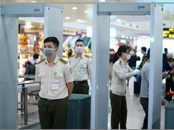 Người đàn ông 'cầm nhầm' đồng hồ của khách ở sân bay