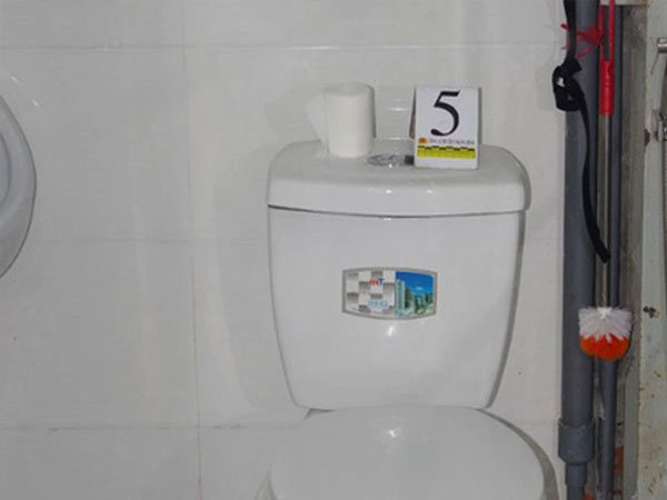 Nữ nhân viên ở Quảng Nam bị kẻ xấu kéo vào nhà vệ sinh, trói tay rồi cướp tiền, vàng