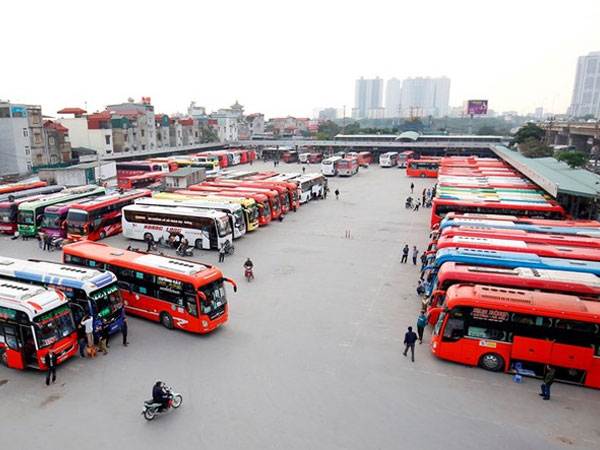 Giá xăng dầu tăng cao kỷ lục, doanh nghiệp vận tải khốn đốn